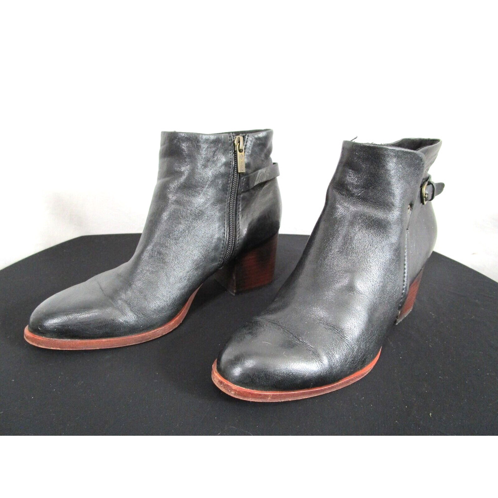 EUC! Isola Black Leather Block High Heel Side Zip Ankle Booties Women Sz 8